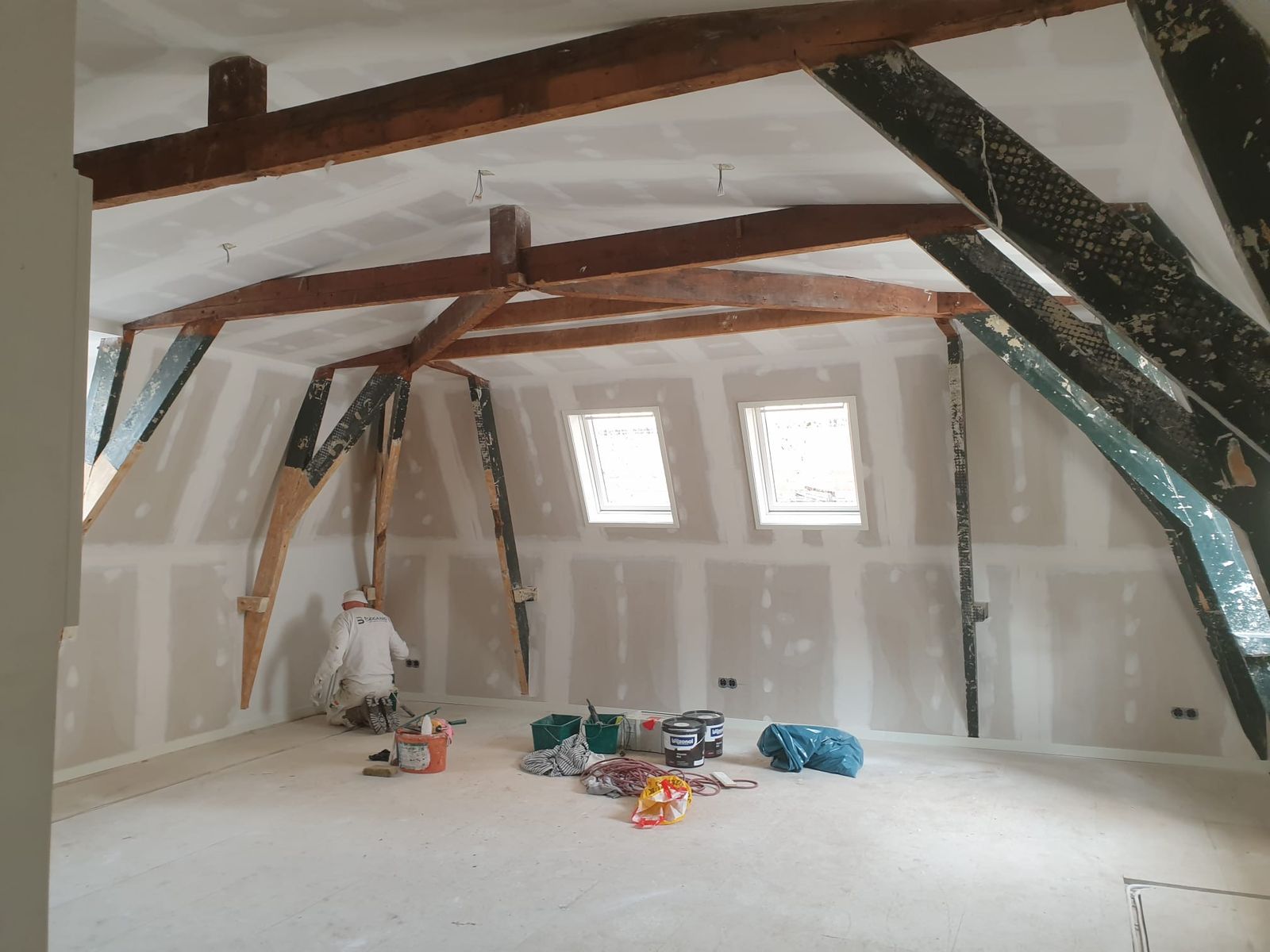 Schilderwerk: onze eigen schilder aan het werk